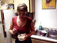 マッサージテーブルのすべての場所に雌犬を置く 女の子 用 av 動画
