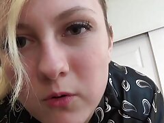 経験豊富な女の子は、彼の口の中で男のメンバーを務めました 女の子 用 の av