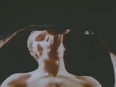 私たちはオナニーして彼を笑うために男を火につけました エッチ 女の子 の ため の