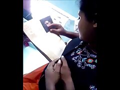 黒は処女の雪のドレスで彼女を誘惑する 女の子 の 見る av